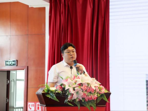 以语言为桥梁，传播